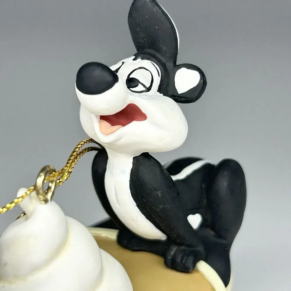 Looney Tunes Warner Bro Christmas Tree Ornament/Pepe Le Pew/Love You a Latte/Box
